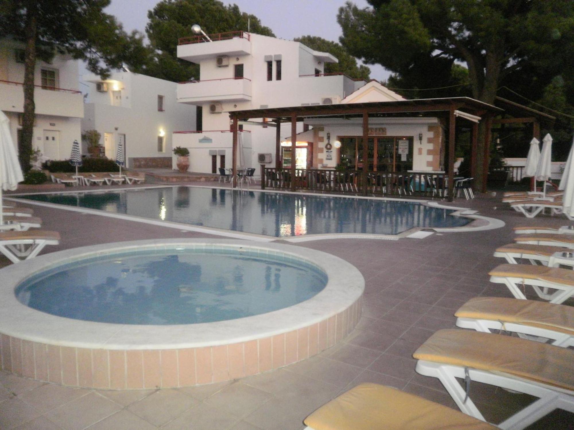 Pefkos Filoxenia Aparthotel Πεύκος Εξωτερικό φωτογραφία